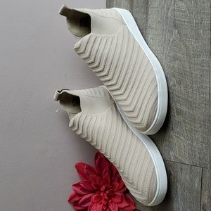 NEW Sonoma stretch sneakers